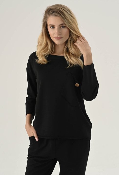 Czarna bluza z ozdobną kieszenią