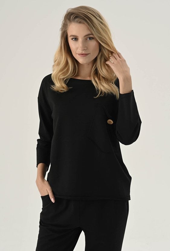 Czarna bluza z ozdobną kieszenią