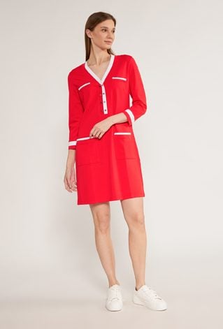 Sukienka o prostym kroju