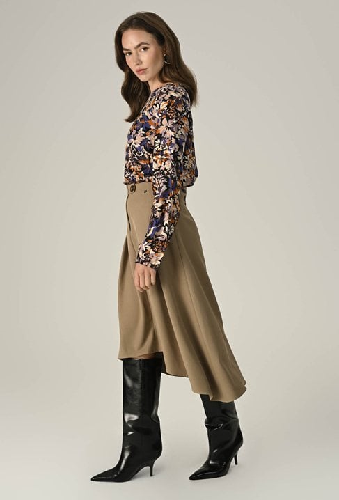 Asymetryczna plisowana spódnica