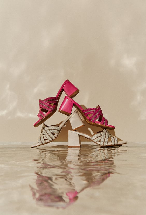 Klapki z szerokim, plecionym paskiem