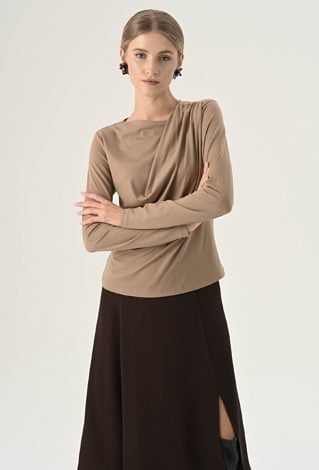Beżowa asymetryczna bluzka z drapowaniem