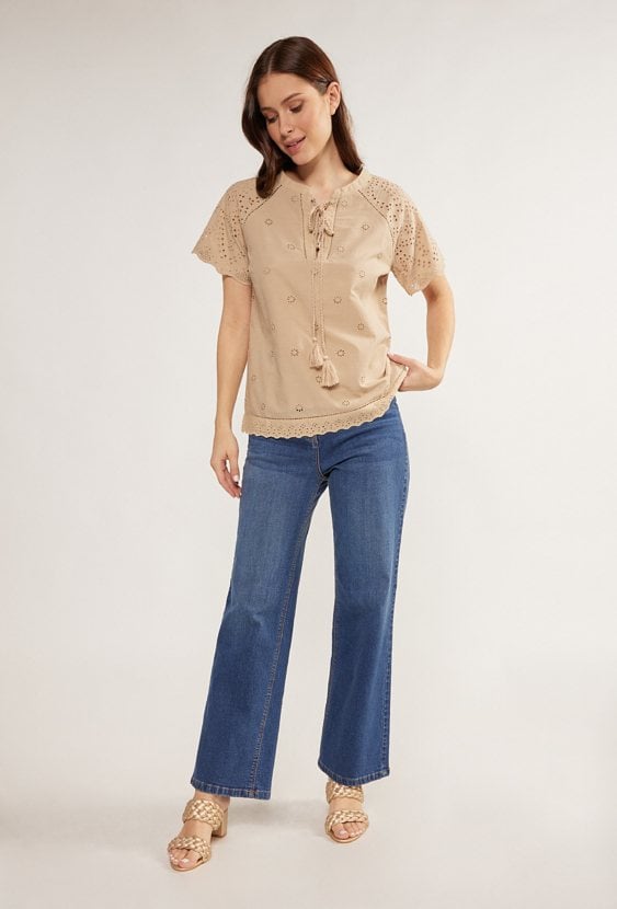 Ażurowa bluzka z wiązaniem przy dekolcie