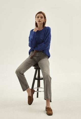 Ażurowy sweter w odcieniu kobaltu