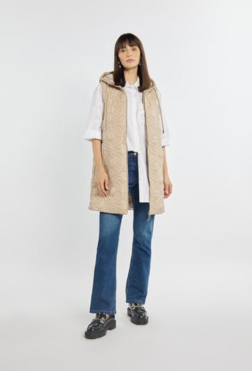 Kamizelka z ozdobnymi przeszyciami