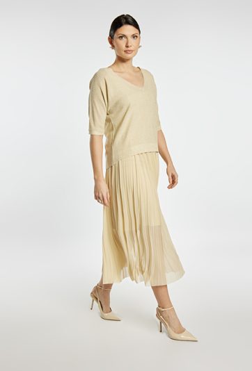 Elegancka sukienka z plisowaniem