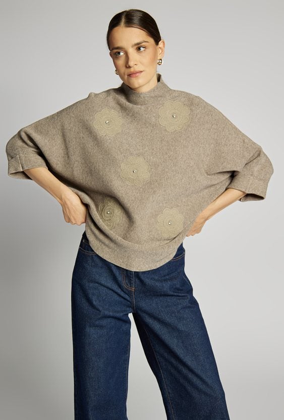 Sweter damski z haftami