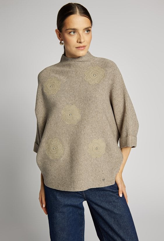 Sweter damski z haftami
