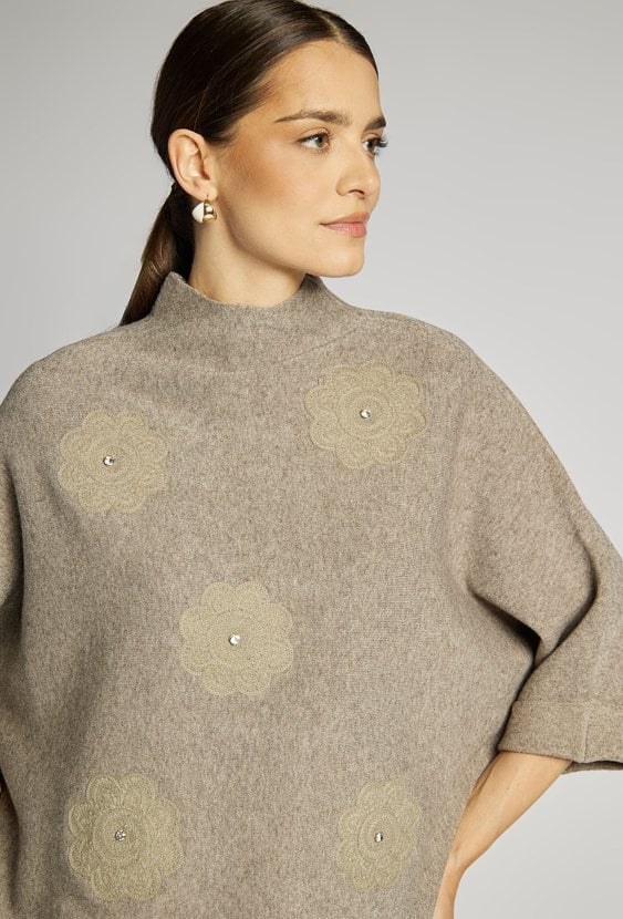 Sweter damski z haftami