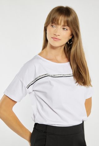 T-shirt w sportowym stylu