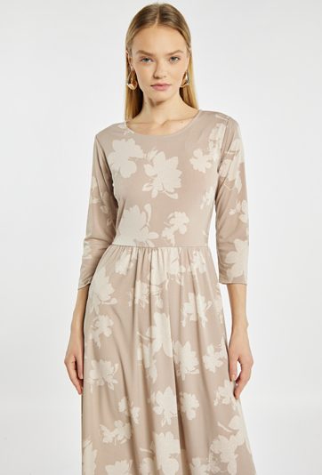 Sukienka z kwiatowym wzorem