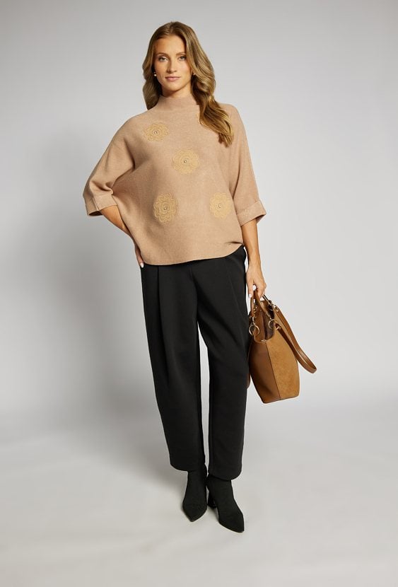Sweter damski z haftami
