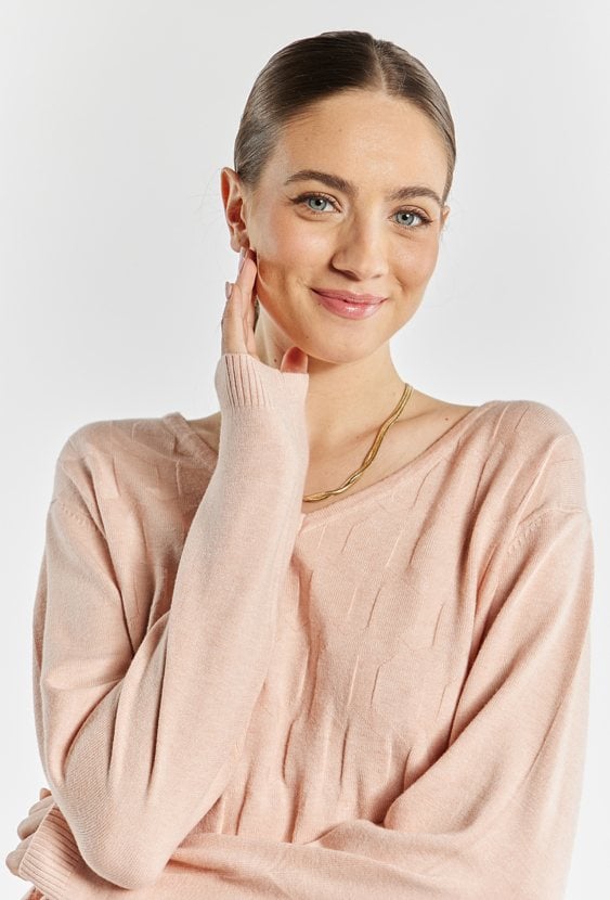 Sweter damski z delikatnym wzorem