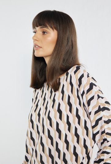 Wzorzysta bluzka z wiązaniem