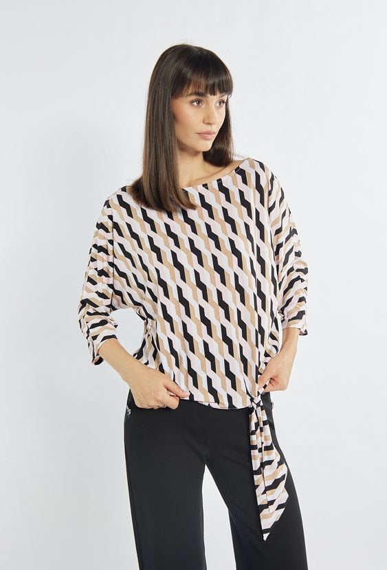 Wzorzysta bluzka z wiązaniem