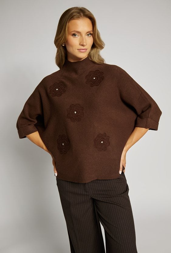 Sweter damski z haftami