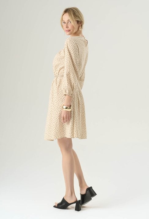 Stylowa sukienka w kropki