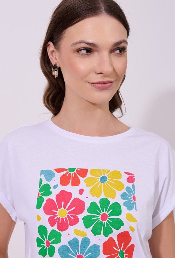 T-shirt z kolorowym nadrukiem