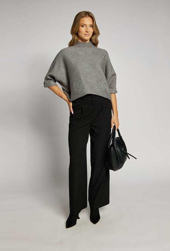 Sweter damski z haftami
