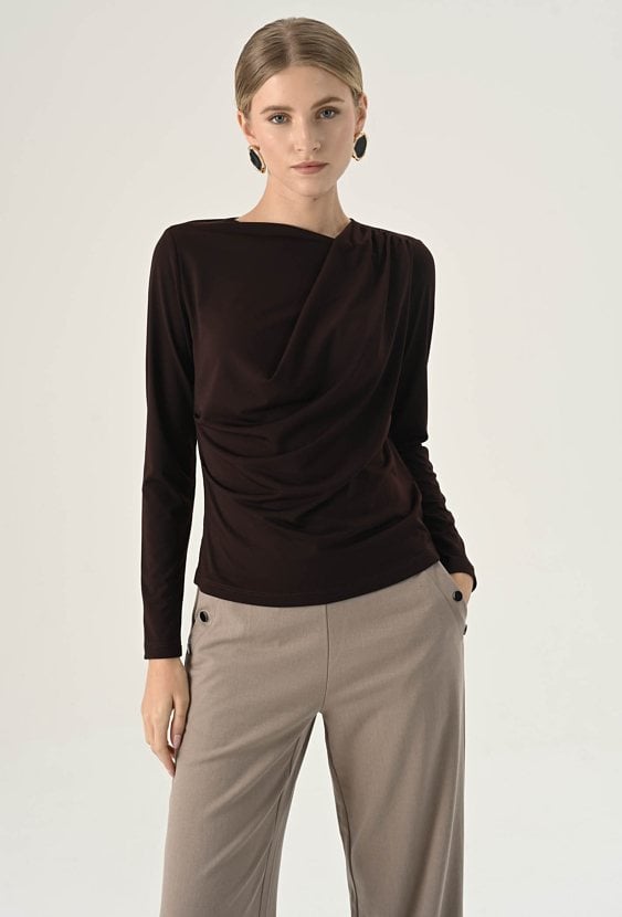 Brązowa asymetryczna bluzka z drapowaniem