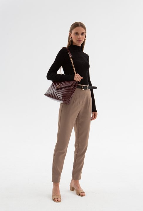 Wiskozowy sweter w warkoczowy splot