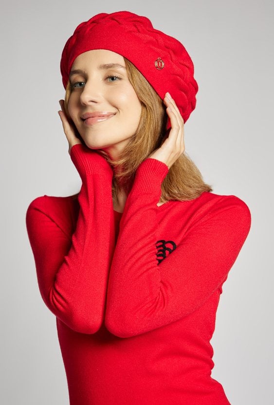 Czerwony beret damski