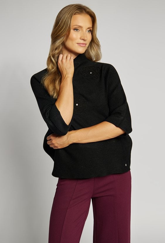 Sweter damski z haftami