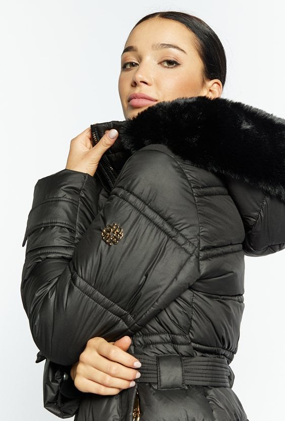 Płaszcz damski z pomponami