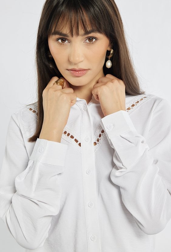 Koszula z ażurową wstawką