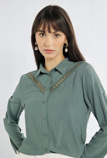 Koszula z ażurową wstawką