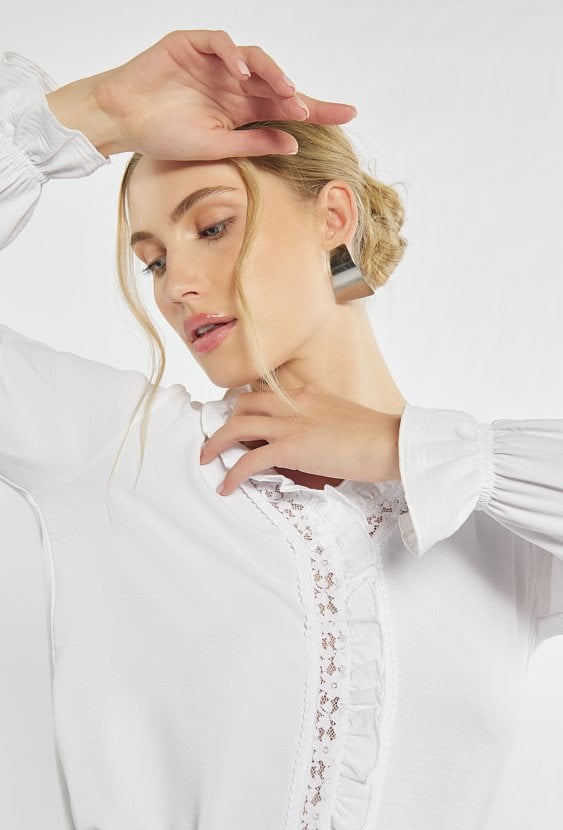 Elegancka bluzka z koronką