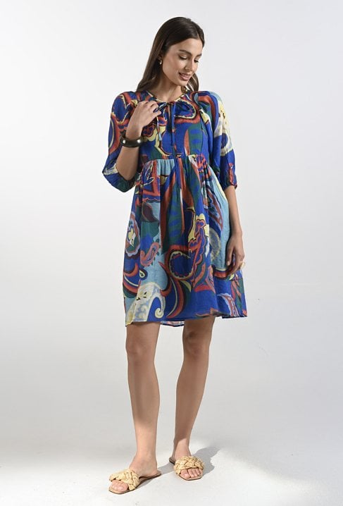 Krótka sukienka w energetyczny print