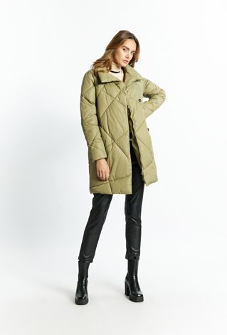 Płaszcz damski z wyższym kołnierzem