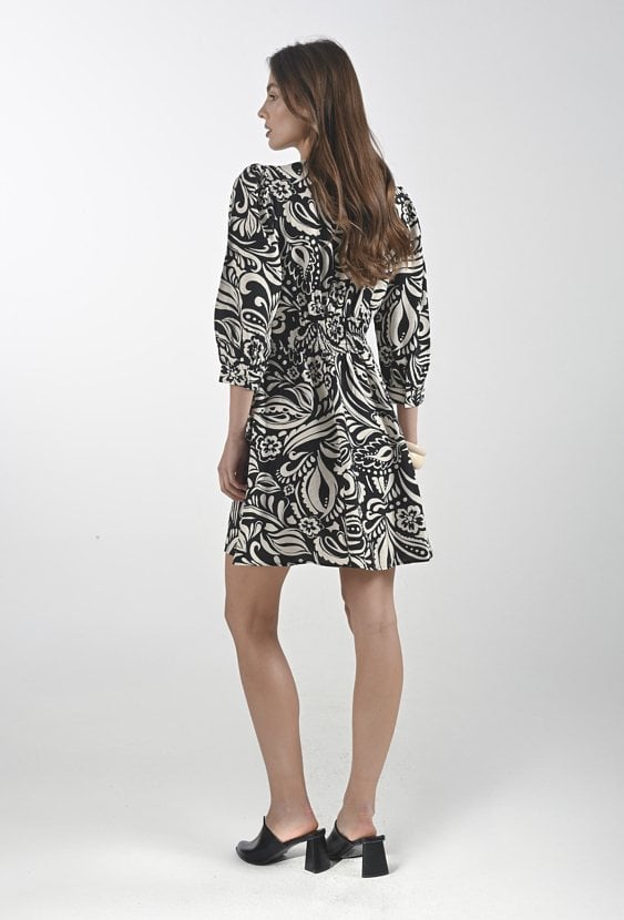 Kobieca sukienka z energetycznym printem