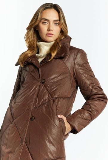 Płaszcz damski z wyższym kołnierzem