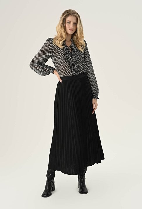 Bluzka ze zwiewnej tkaniny w biało-czarny wzór