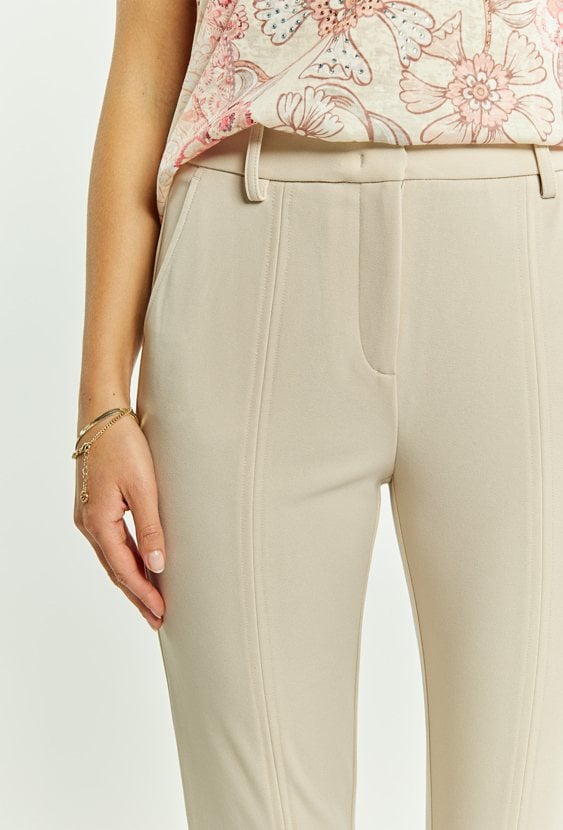 Spodnie damskie z krótkimi rozcięciami