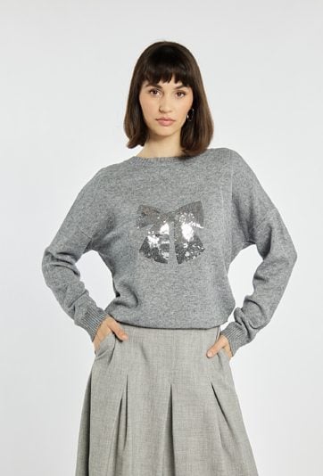 Sweter z cekinową kokardą