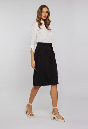 Spódnica o prostym kroju