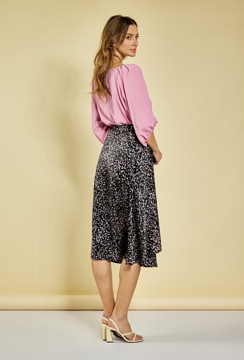 Wzorzysta spódnica midi