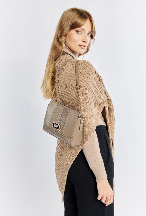 Mała torebka z paskiem