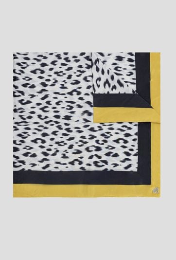 Apaszka damska ze zwierzęcym motywem