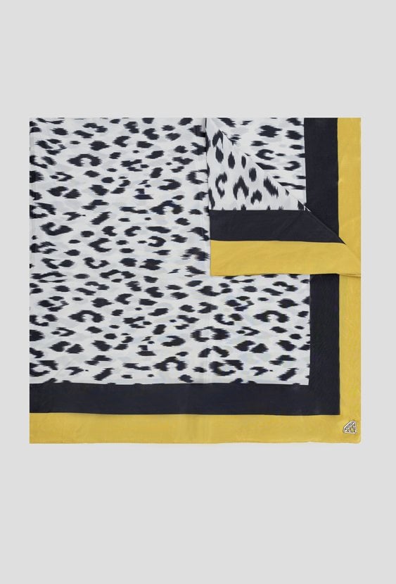 Apaszka damska ze zwierzęcym motywem