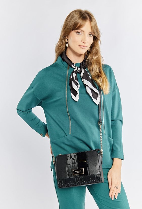 Mała torebka z paskiem