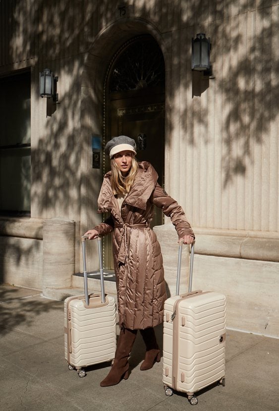 Długi płaszcz damski z kapturem