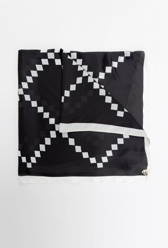 Wzorzysta apaszka damska