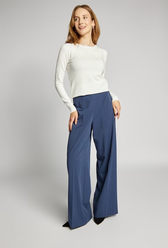Sweter damski z haftem