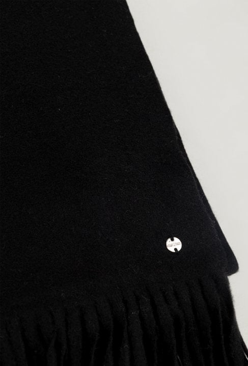 Czarny szal z domieszką wełny