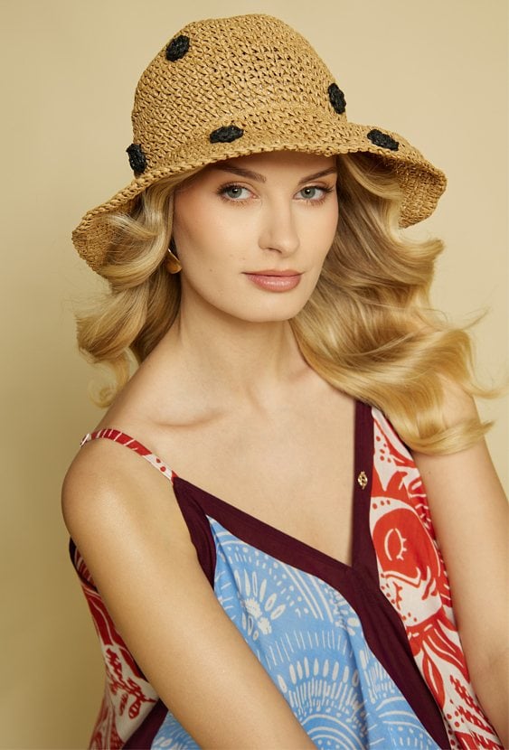 Kapelusz z elementami 3D