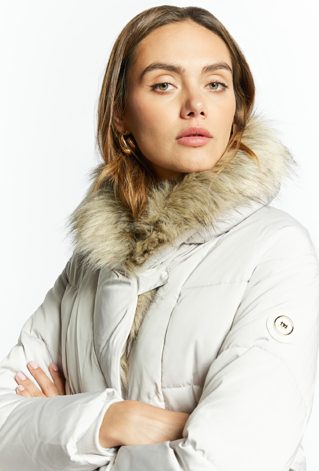 Płaszcz damski z odpinanym futerkiem